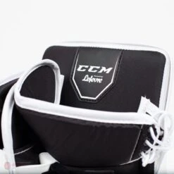 CCM Extreme Flex E4.9 Intermediate Goalie Blocker - Source Exclusive -The Hockey Shop ccm blockers ccm extreme flex e4 9 intermediate goalie blocker source exclusive 5311076991042