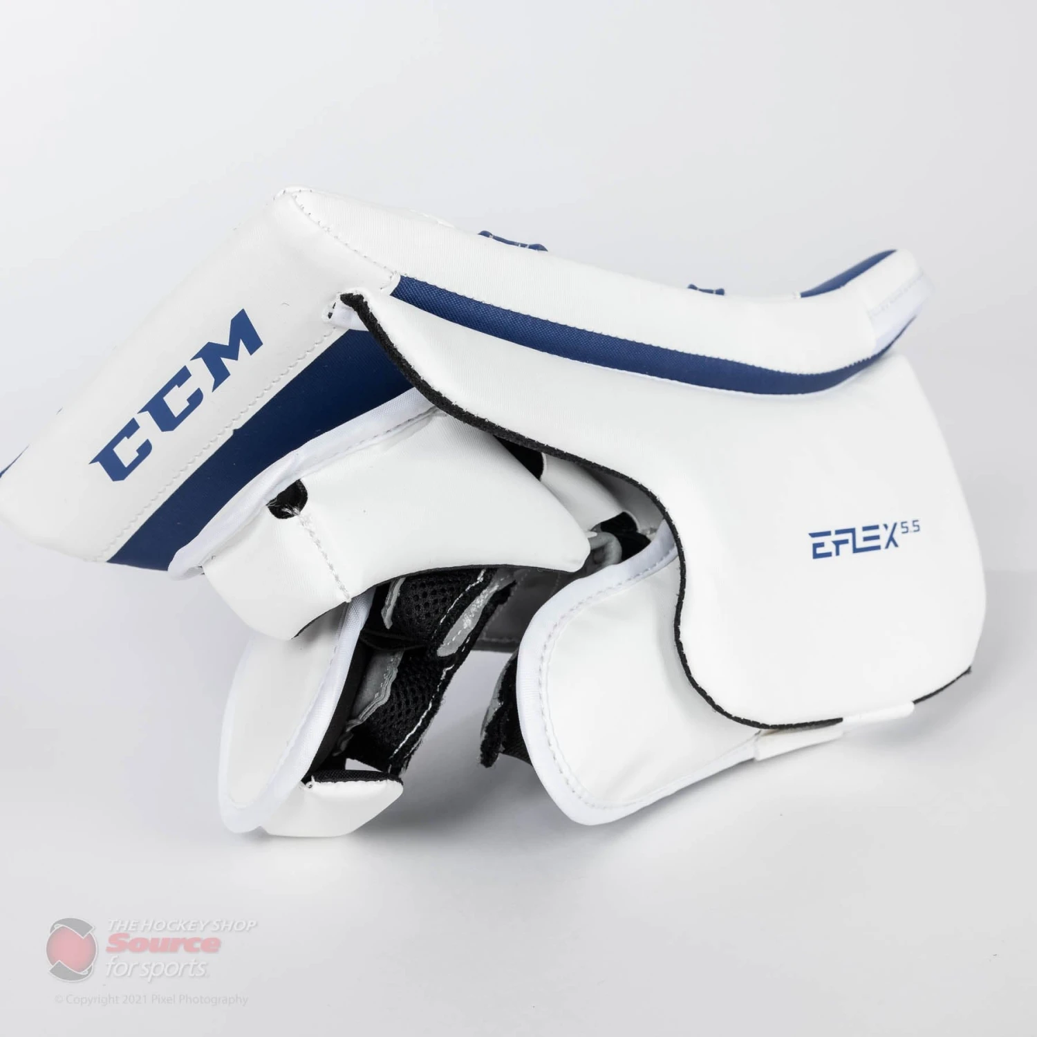 CCM Extreme Flex E5.5 Junior Goalie Blocker 5 CCM Extreme Flex E5.5 Junior Goalie Blocker - Image 3
