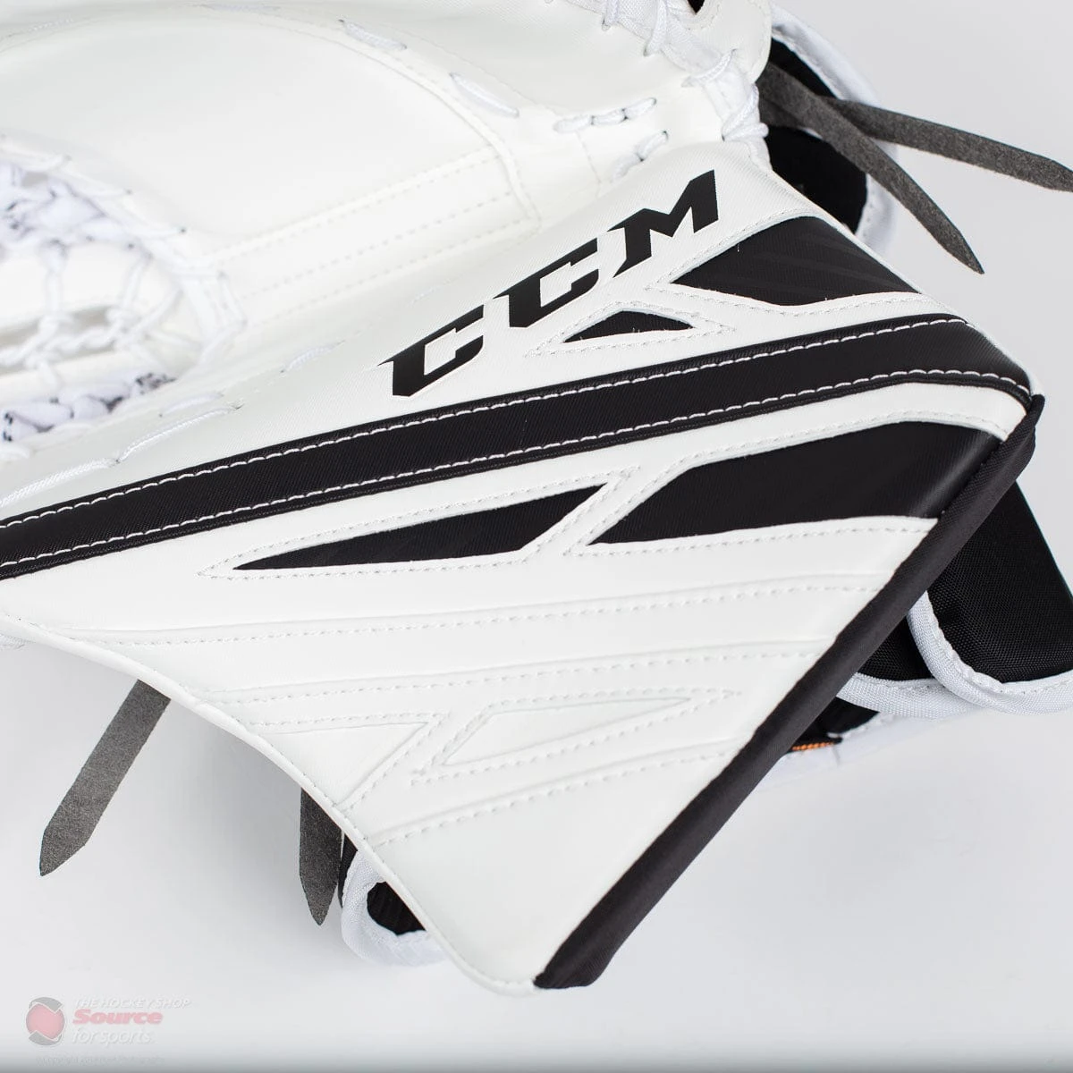 CCM Extreme Flex E4.9 Senior Goalie Catcher - Source Exclusive 9 CCM Extreme Flex E4.9 Senior Goalie Catcher - Source Exclusive - Image 7